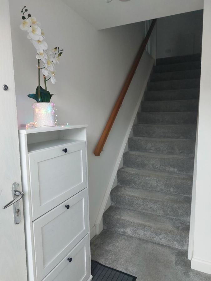 Beautiful 4-Bedroom House With Private Garden & Parking Edimburgo Exterior foto