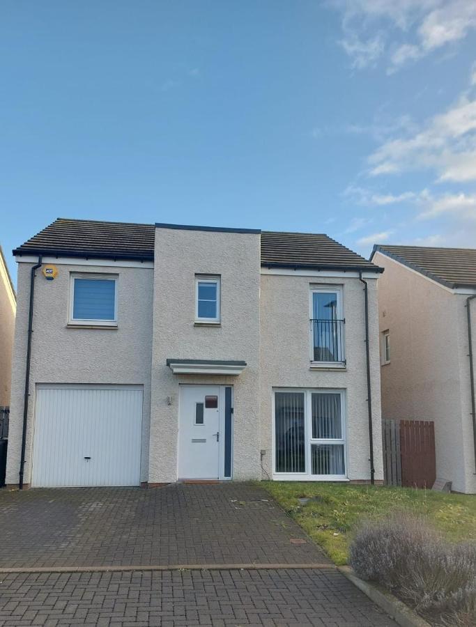 Beautiful 4-Bedroom House With Private Garden & Parking Edimburgo Exterior foto